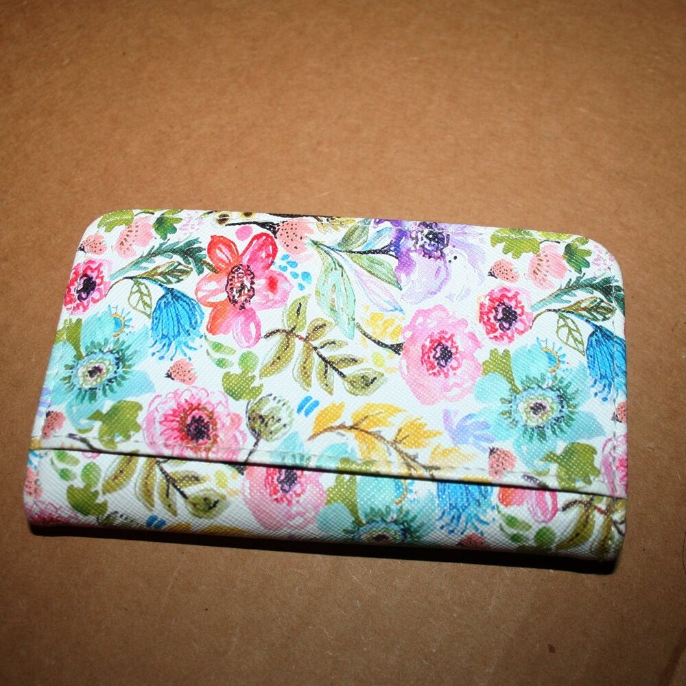 Buxton Floral Pattern White/Pink/Purple/Green Folding Snap Close Womens Wallet - Picture 3 of 8